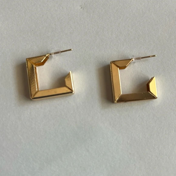 3/$20 Gold Tone Thin Square Hoop Stud Earrings 1” Pierced - Picture 1 of 3
